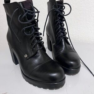 Ferrini Black cow leather Lace-Up  Boots Sz 6